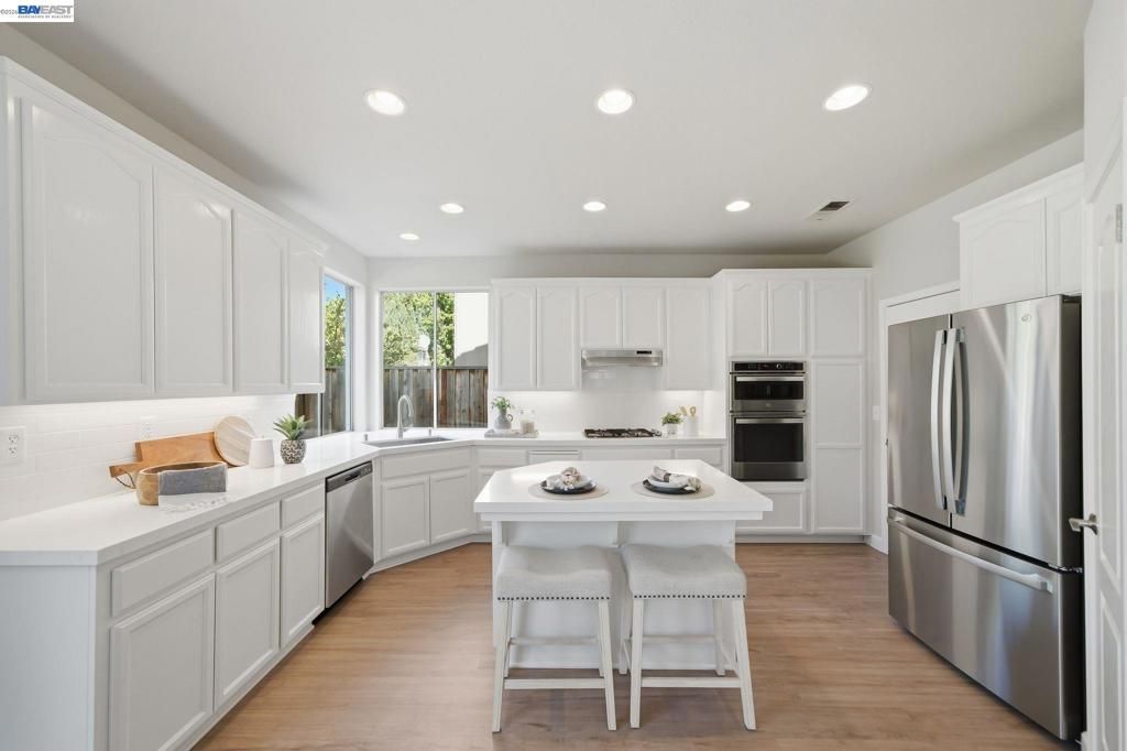 Image 9 of property listing at 37341 Chinaberry Cmn, Fremont, CA 94536