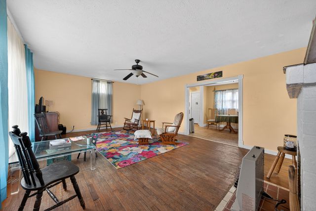 7 Marshall St, E, Sparta, TN 38583