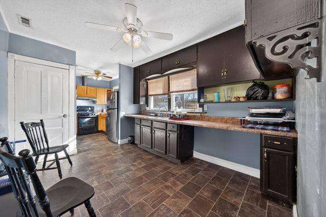 7 Marshall St, E, Sparta, TN 38583