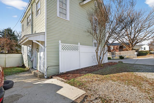 7 Marshall St, E, Sparta, TN 38583