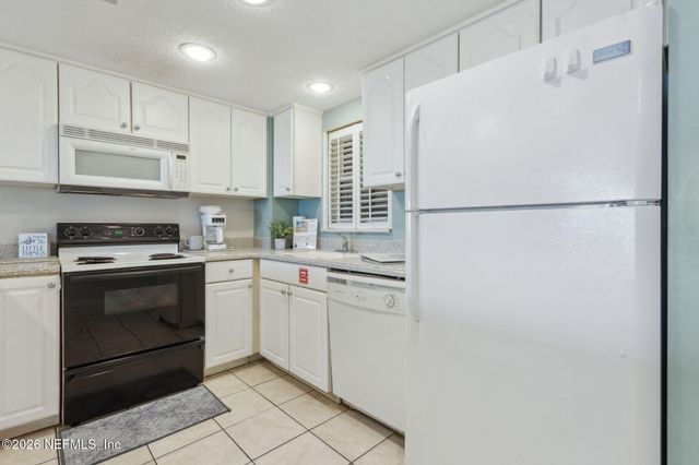 3350 S FLETCHER Avenue J1, Fernandina Beach, FL 32034