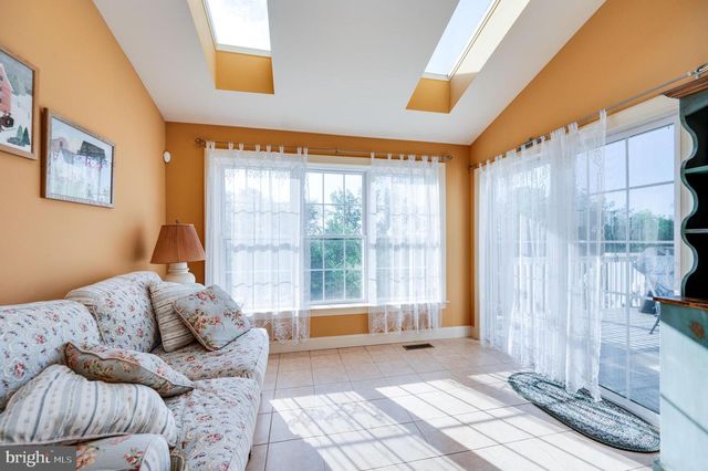 33 SWEETWATER LN, Wernersville, PA 19565