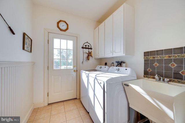 33 SWEETWATER LN, Wernersville, PA 19565