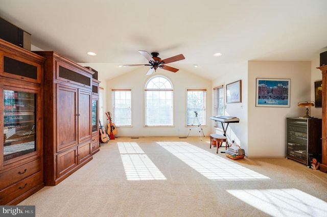 33 SWEETWATER LN, Wernersville, PA 19565