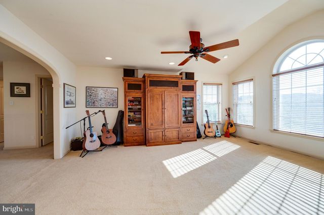 33 SWEETWATER LN, Wernersville, PA 19565