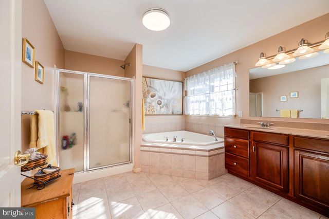33 SWEETWATER LN, Wernersville, PA 19565