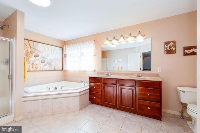 33 SWEETWATER LN, Wernersville, PA 19565