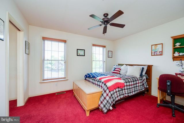 33 SWEETWATER LN, Wernersville, PA 19565