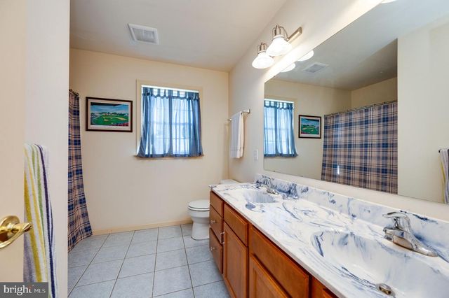 33 SWEETWATER LN, Wernersville, PA 19565