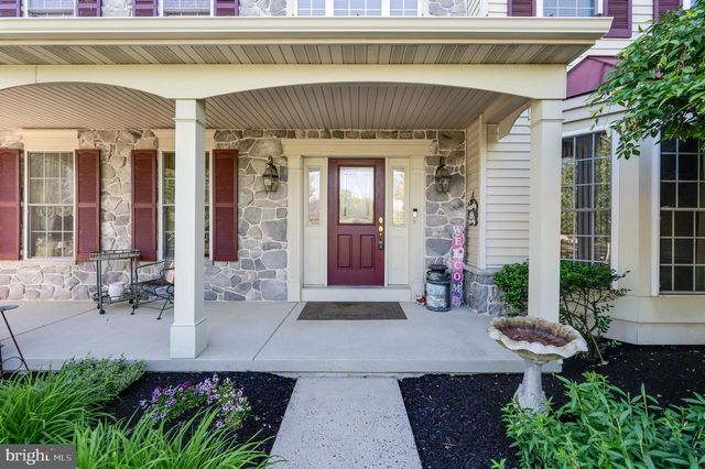 33 SWEETWATER LN, Wernersville, PA 19565
