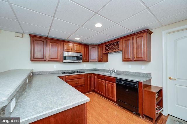 33 SWEETWATER LN, Wernersville, PA 19565