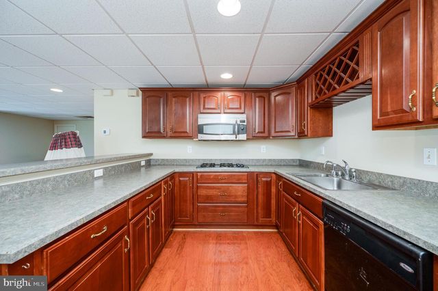 33 SWEETWATER LN, Wernersville, PA 19565