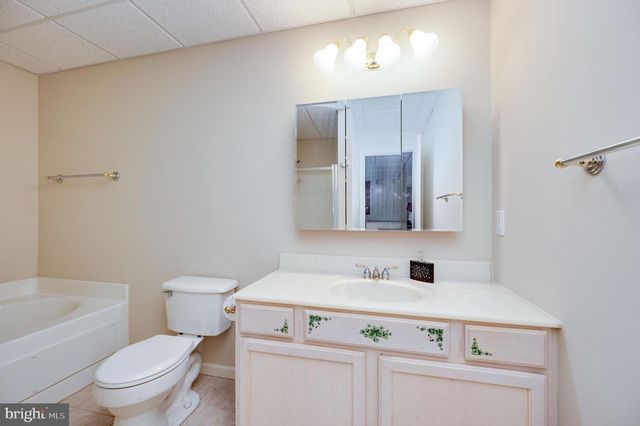 33 SWEETWATER LN, Wernersville, PA 19565