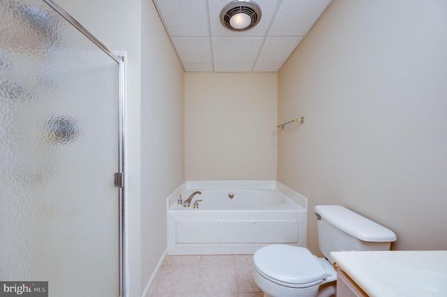 33 SWEETWATER LN, Wernersville, PA 19565
