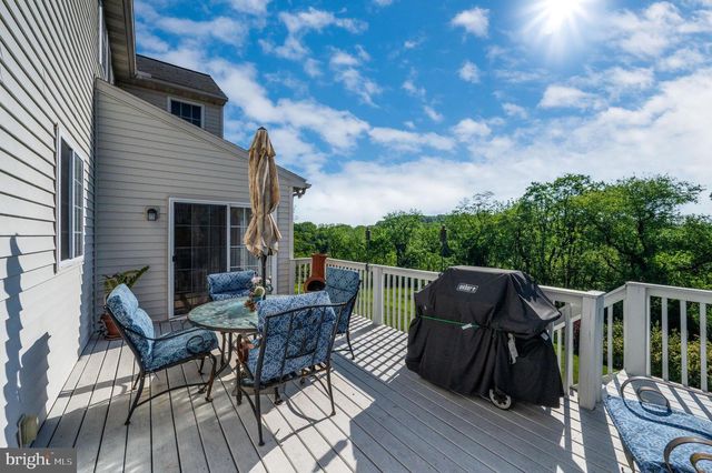 33 SWEETWATER LN, Wernersville, PA 19565