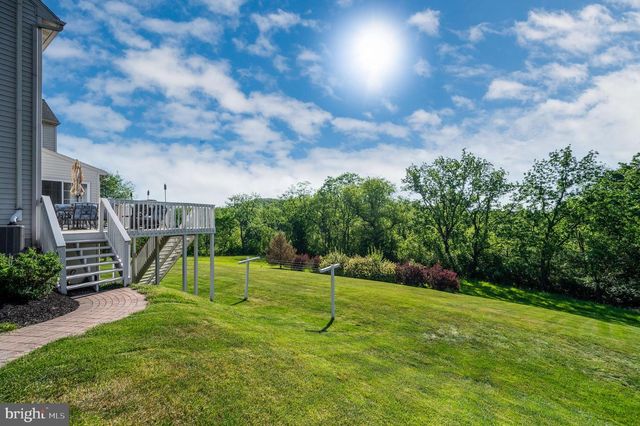 33 SWEETWATER LN, Wernersville, PA 19565