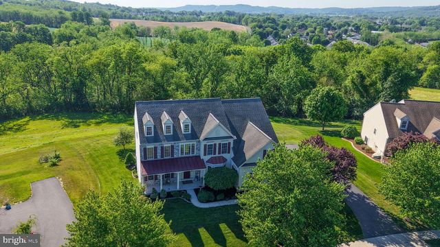 33 SWEETWATER LN, Wernersville, PA 19565