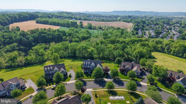 33 SWEETWATER LN, Wernersville, PA 19565