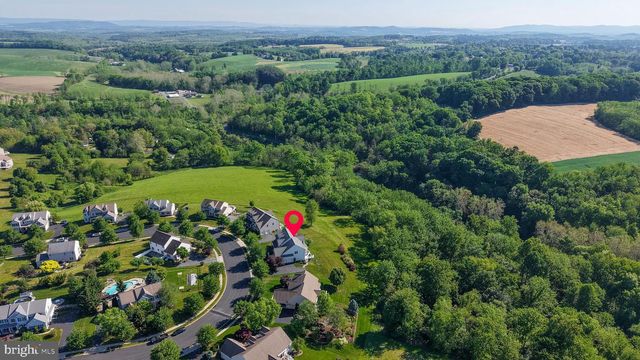 33 SWEETWATER LN, Wernersville, PA 19565