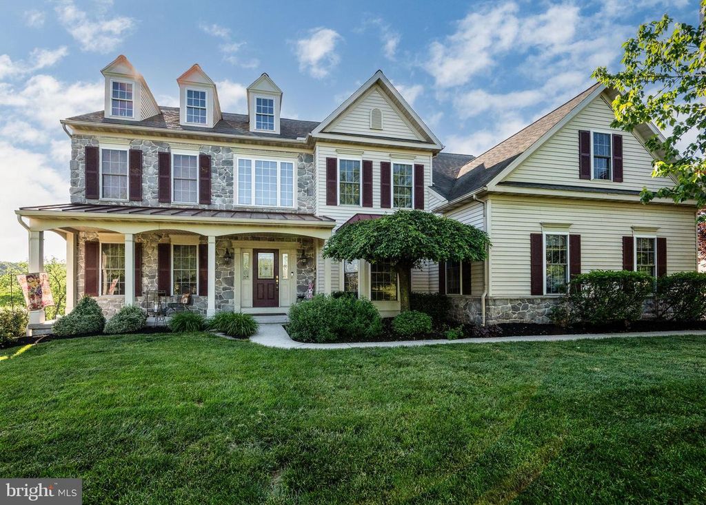 33 SWEETWATER LN, Wernersville, PA 19565