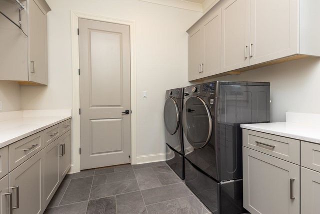 2474 ALLELON CIR E, Germantown, TN 38138