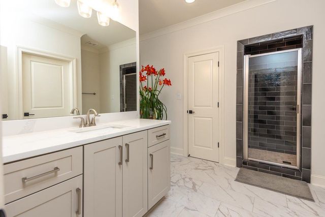 2474 ALLELON CIR E, Germantown, TN 38138