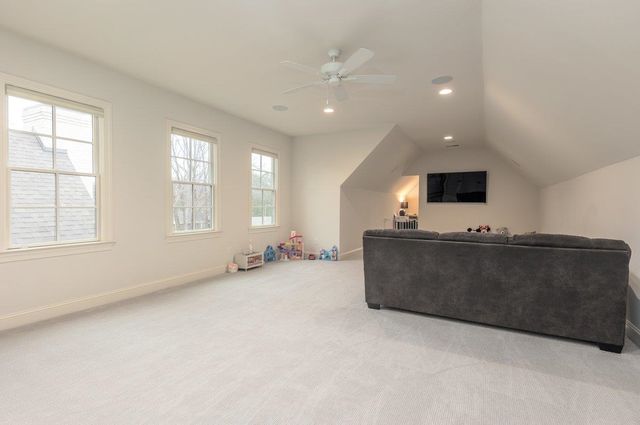 2474 ALLELON CIR E, Germantown, TN 38138