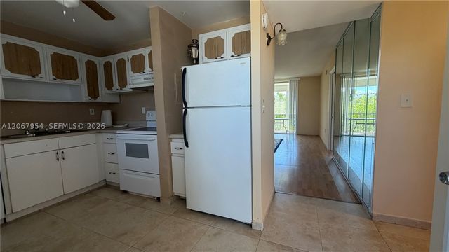 2930 Point East Dr E312, Aventura, FL 33160