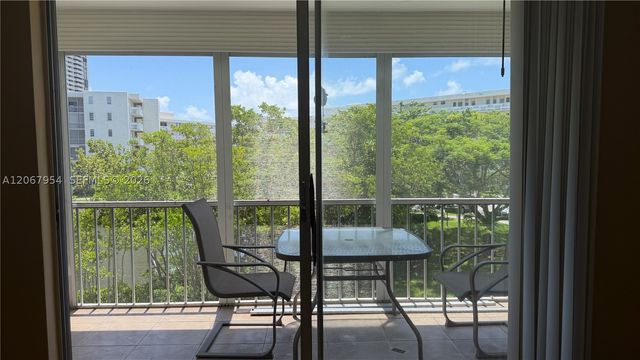 2930 Point East Dr E312, Aventura, FL 33160