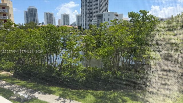 2930 Point East Dr E312, Aventura, FL 33160