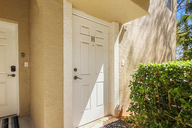 110 Lighthouse Circle H, Tequesta, FL 33469