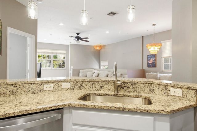 110 Lighthouse Circle H, Tequesta, FL 33469