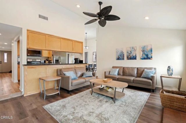1667 Regent St, Camarillo, CA 93010