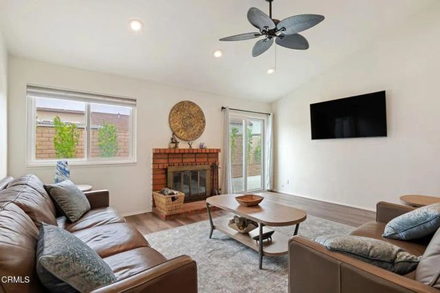 1667 Regent St, Camarillo, CA 93010