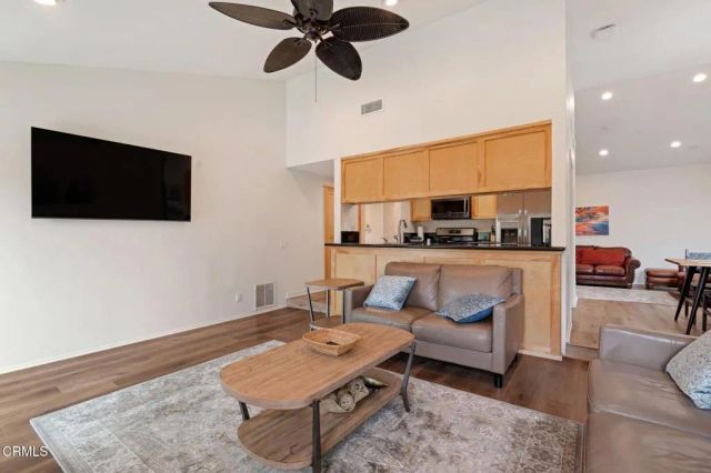 1667 Regent St, Camarillo, CA 93010