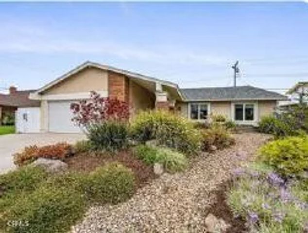 1667 Regent St, Camarillo, CA 93010