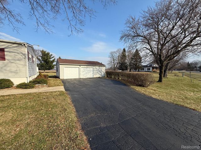 2329 Seymour Road, Clayton Charter Township, MI 48473