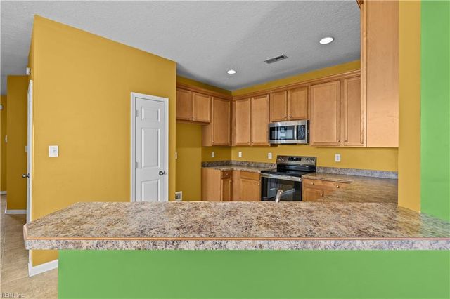10 Musket LN, Hampton, VA 23666
