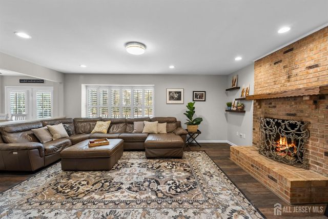 10 Gillian Drive, South Brunswick, NJ 08824