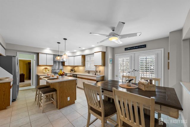 10 Gillian Drive, South Brunswick, NJ 08824