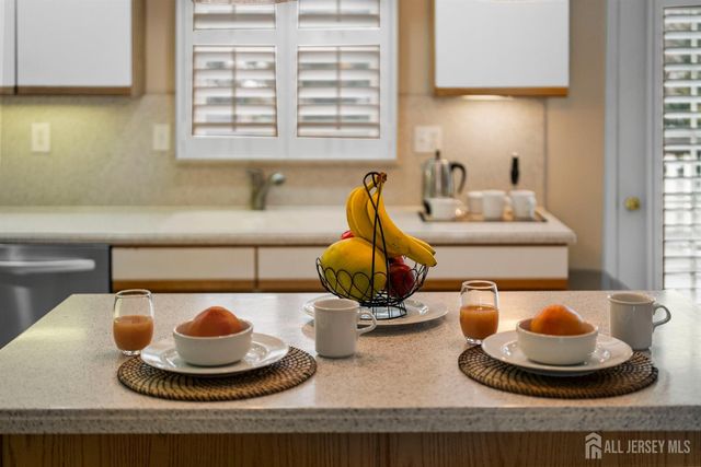 10 Gillian Drive, South Brunswick, NJ 08824