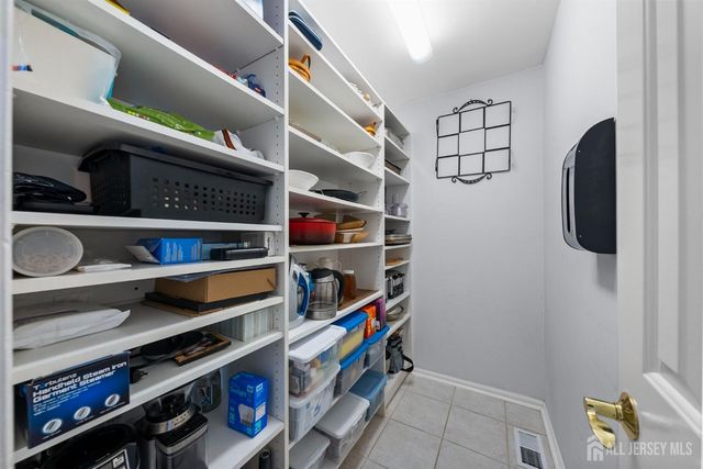 10 Gillian Drive, South Brunswick, NJ 08824