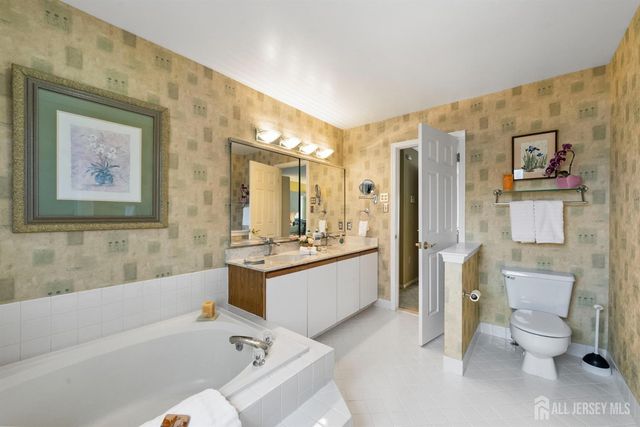 10 Gillian Drive, South Brunswick, NJ 08824