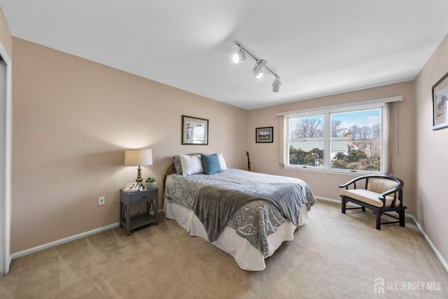 10 Gillian Drive, South Brunswick, NJ 08824