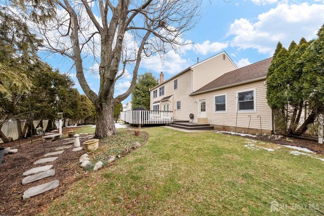 10 Gillian Drive, South Brunswick, NJ 08824
