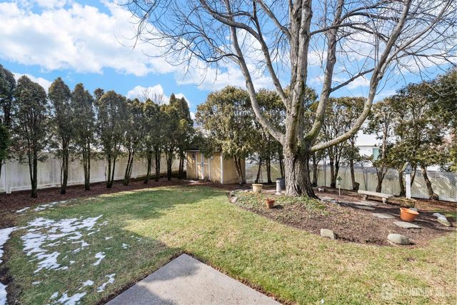 10 Gillian Drive, South Brunswick, NJ 08824