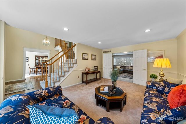 10 Gillian Drive, South Brunswick, NJ 08824