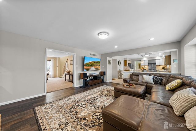 10 Gillian Drive, South Brunswick, NJ 08824