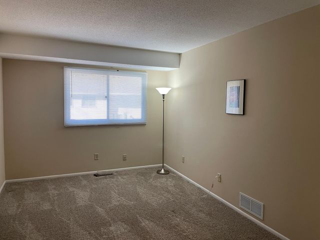 12232 Oak Leaf Circle, Burnsville, MN 55337