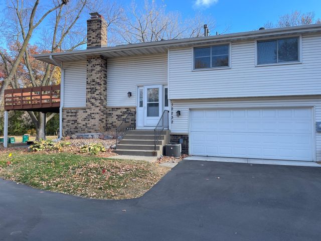 12232 Oak Leaf Circle, Burnsville, MN 55337